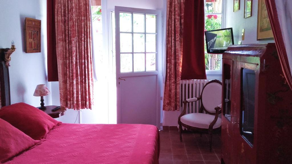 Le Vieux Vauvert Bed & Breakfast โรเชอร์กอร์บง ภายนอก รูปภาพ