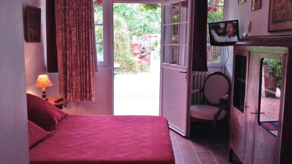 Le Vieux Vauvert Bed & Breakfast โรเชอร์กอร์บง ภายนอก รูปภาพ