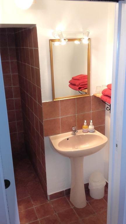 Le Vieux Vauvert Bed & Breakfast โรเชอร์กอร์บง ภายนอก รูปภาพ