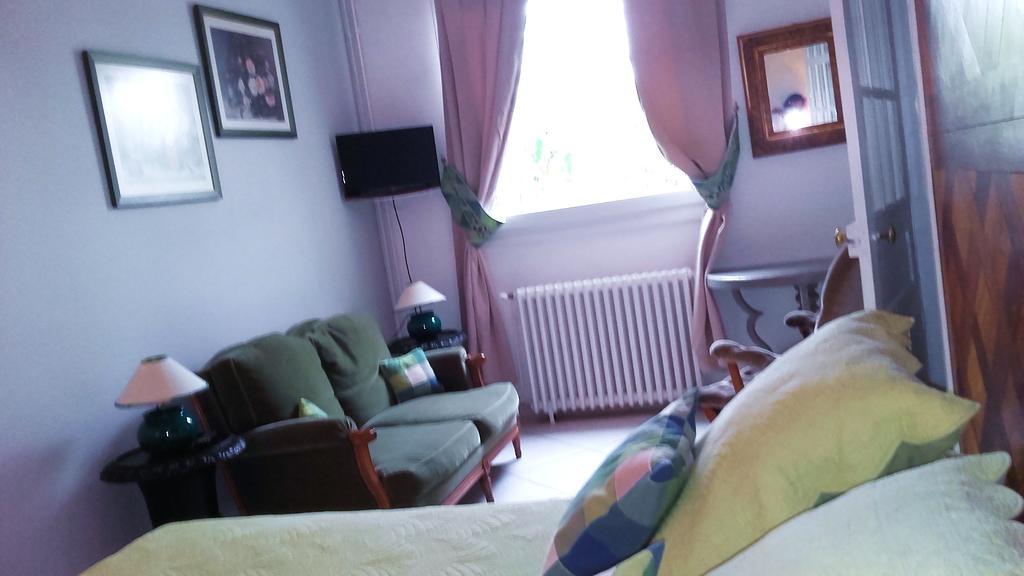 Le Vieux Vauvert Bed & Breakfast โรเชอร์กอร์บง ภายนอก รูปภาพ