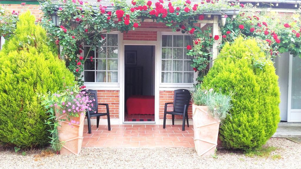Le Vieux Vauvert Bed & Breakfast โรเชอร์กอร์บง ภายนอก รูปภาพ
