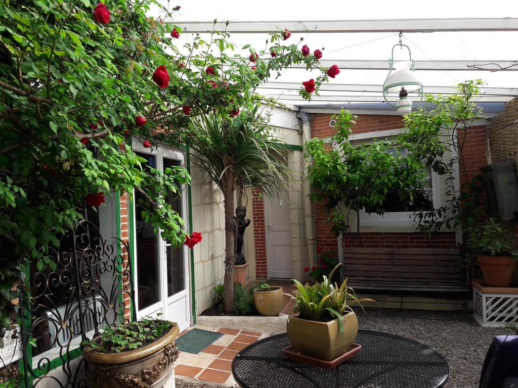 Le Vieux Vauvert Bed & Breakfast โรเชอร์กอร์บง ภายนอก รูปภาพ