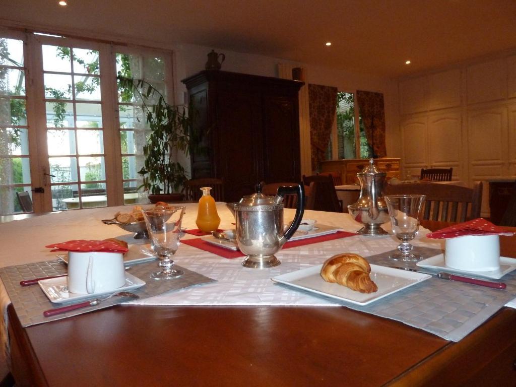 Le Vieux Vauvert Bed & Breakfast โรเชอร์กอร์บง ภายนอก รูปภาพ