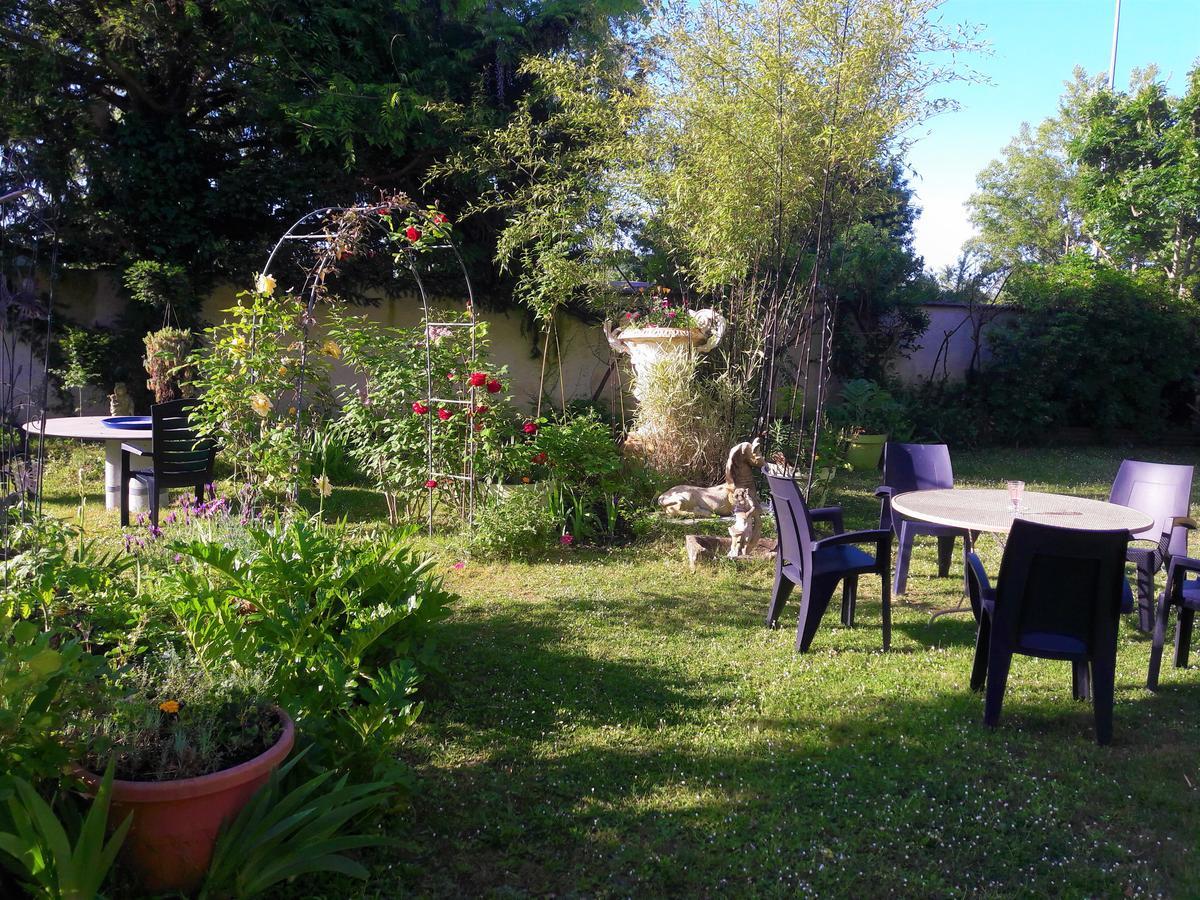Le Vieux Vauvert Bed & Breakfast โรเชอร์กอร์บง ภายนอก รูปภาพ