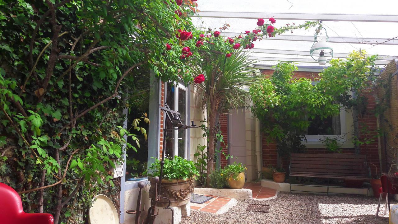 Le Vieux Vauvert Bed & Breakfast โรเชอร์กอร์บง ภายนอก รูปภาพ